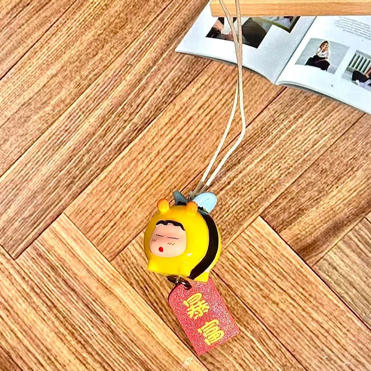 짱구는 못말려 꿀벌 코스프레 피규어 자동차 장식 펜던트 - Car Accessories To Buy 리뷰 및 가격